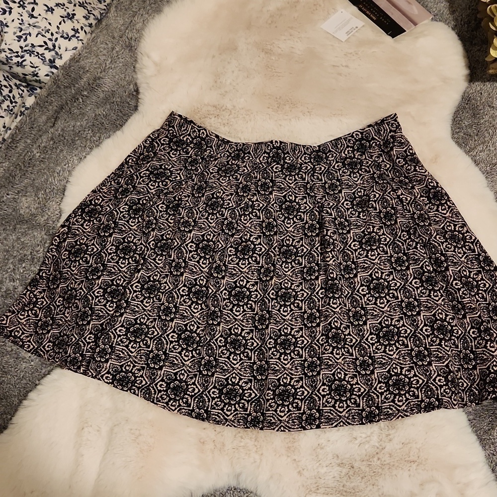 NWT Forever 21 Black & Tan Print Mini Skirt-Size L​​​​​​​